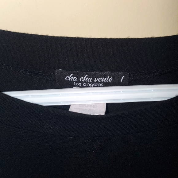 Black Top w White Accent Sleeves - Picture 3 of 3